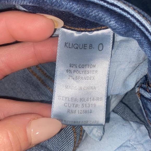 Super cute distressed skinny jeans and perfect used condition - Picture 4 of 10